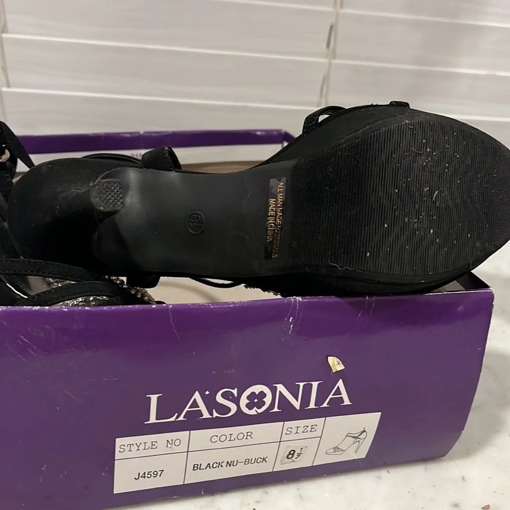 Lasonia. Heels - Picture 3 of 5